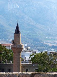 Girne oder Kyrenia, 6000 Jahre alte Stadt auf Zypern