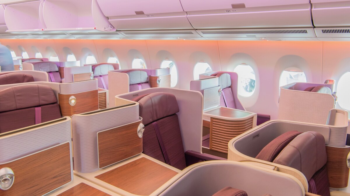 Business-Class-Kabine mit gro&szlig;z&uuml;gigen Sitzen